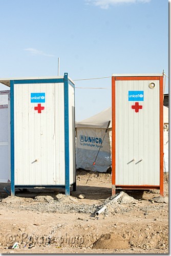 Cabines de douche et WC du camp de Khanki
