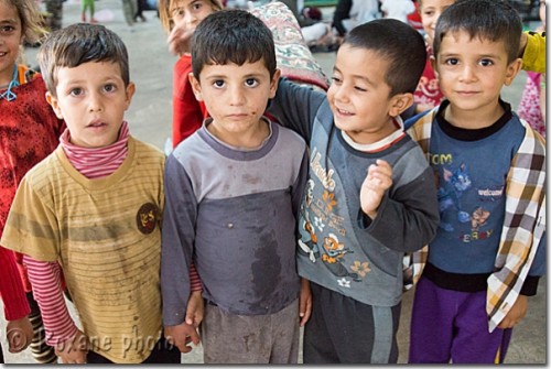 Petits garçons yézidis de Sinjar réfugiés au Centre Lalesh de Duhok