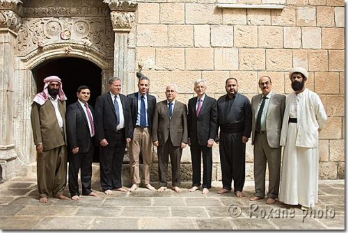 Ambassadeur de France devant le Temple de Lalesh