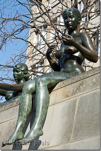 Statue de femme nue - Statue of naked woman - Berlin Quartier Mitte