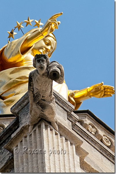Gargouille et statue de la Vierge - Cathédrale Notre Dame des Doms - Cathedral - Avignon - France