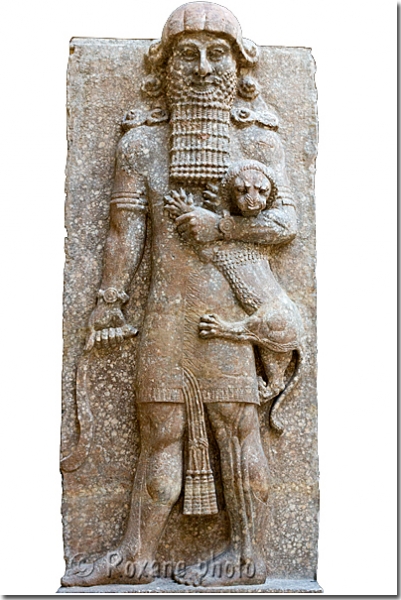 Héros maîtrisant un lion - Hero mastering a lion - Louvre - Paris