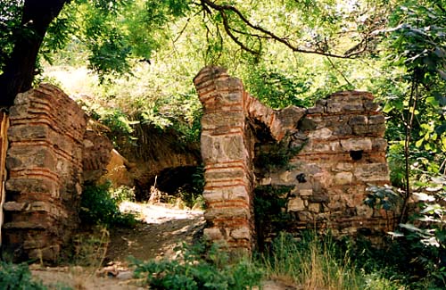 ortakoy_ruinesvillaagorikian02