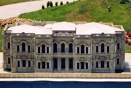 sutluceminiaturk_istanbulpalaisdebeylerbeyi01