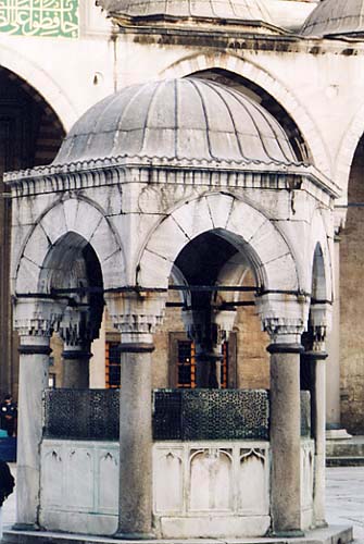 sultanahmet_mosqueebleuecour01